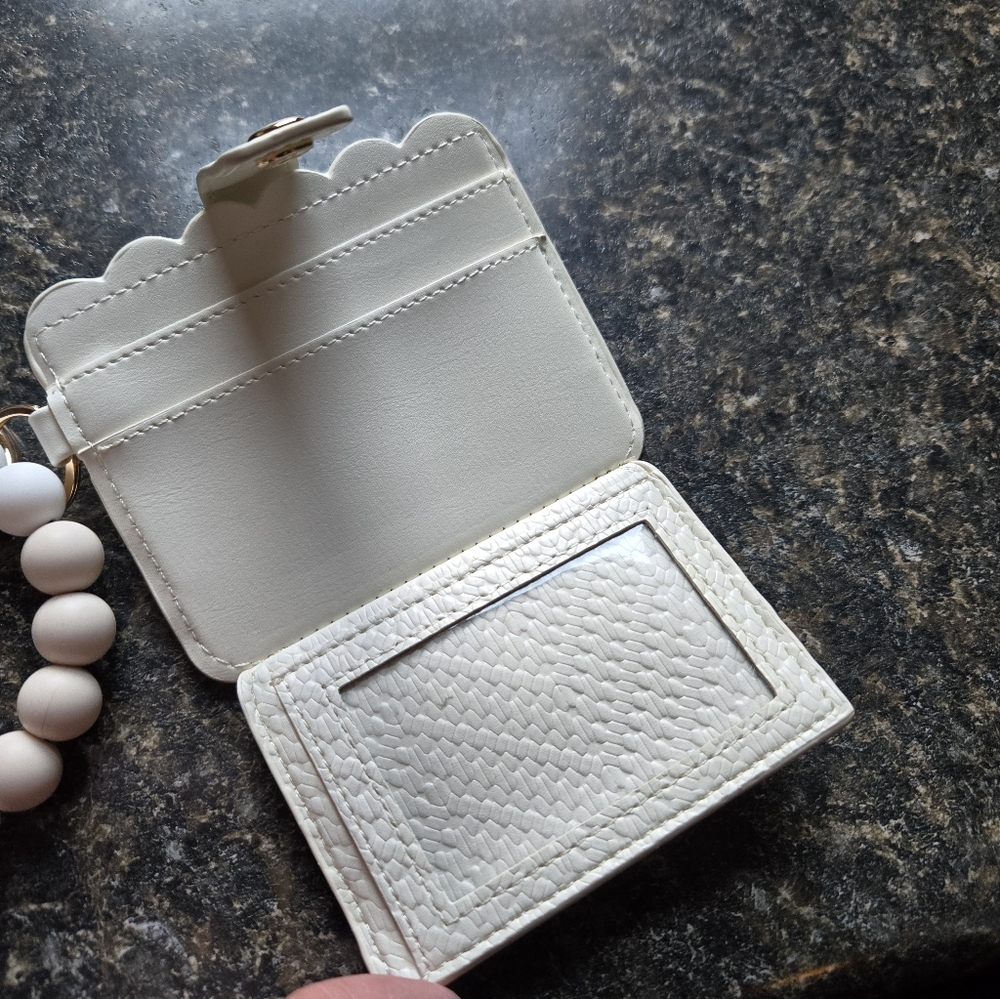 SHEIN White and Gold Key Card Holder - Picture 10 of 11